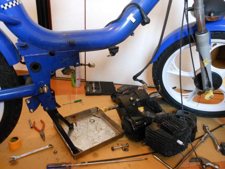 トモスのエンジンおろし