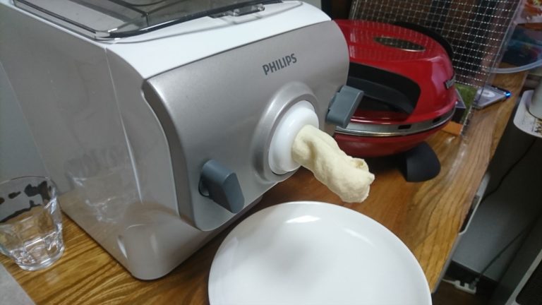 ヌードルメーカーで餃子の皮