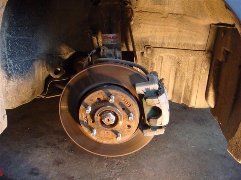 フロントブレーキキャリパー取り外し