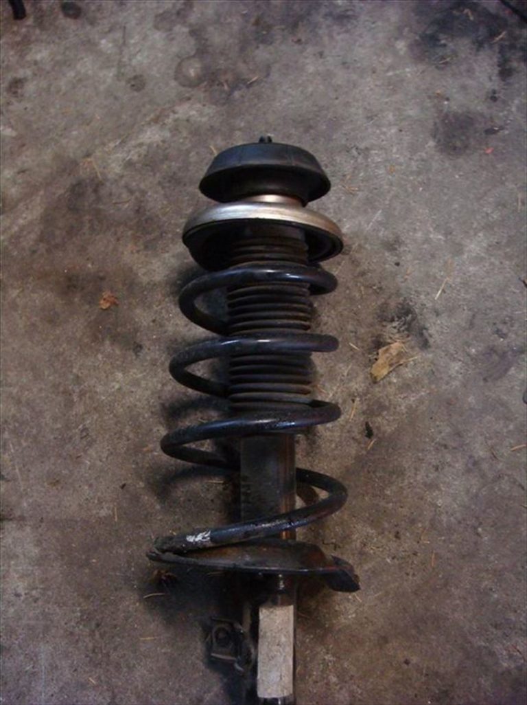 スイフトにダウンサス取り付け