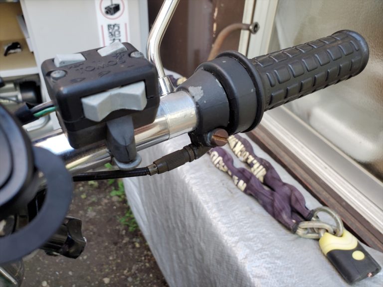 トモスのスロットルホルダー固定