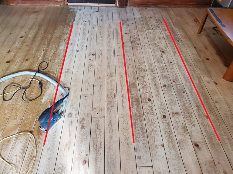 フローリングをやすりがけ（オービタルサンダー）